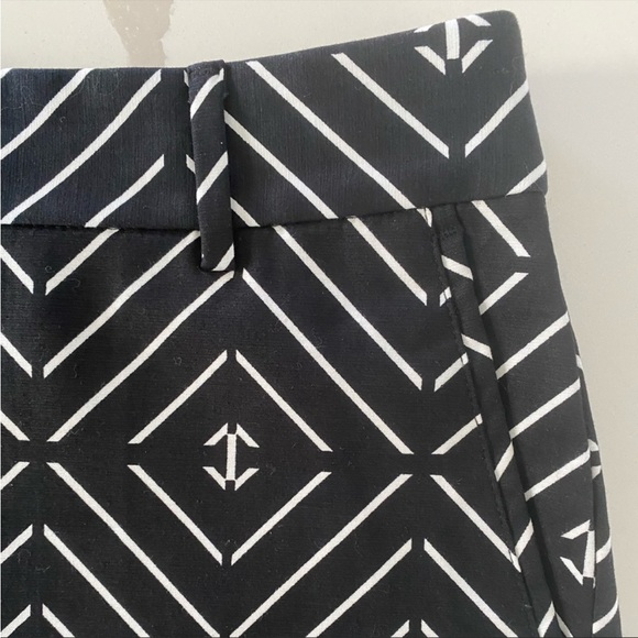 Black And White Geometric Print Shorts Sz4 - Picture 5 of 6